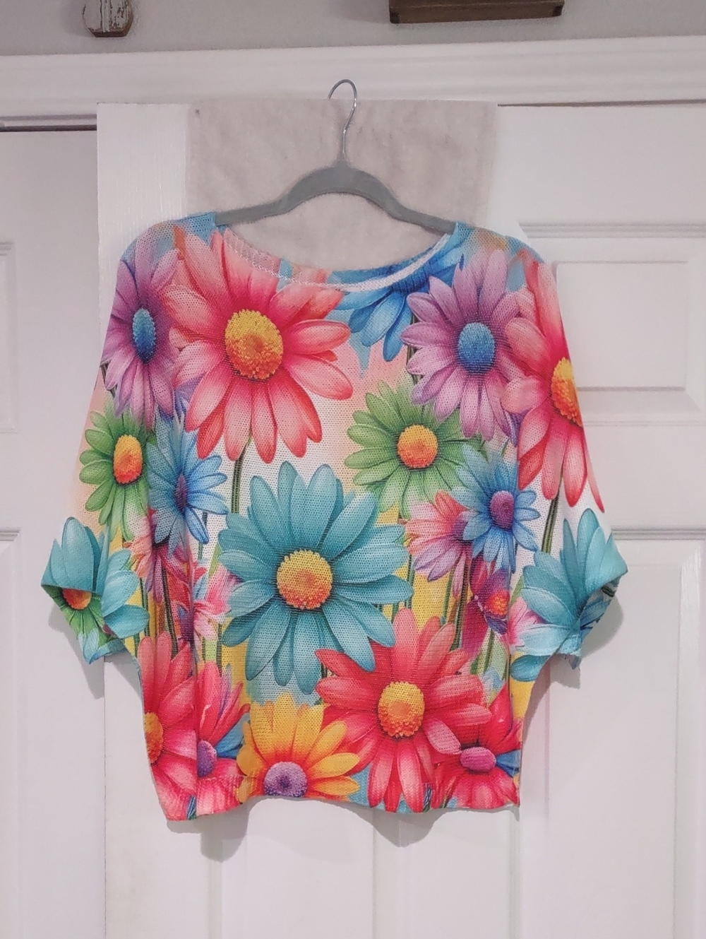 Bright Multi-Color Floral Women's Top Size L EUC Very Lightweight Sweater/Top